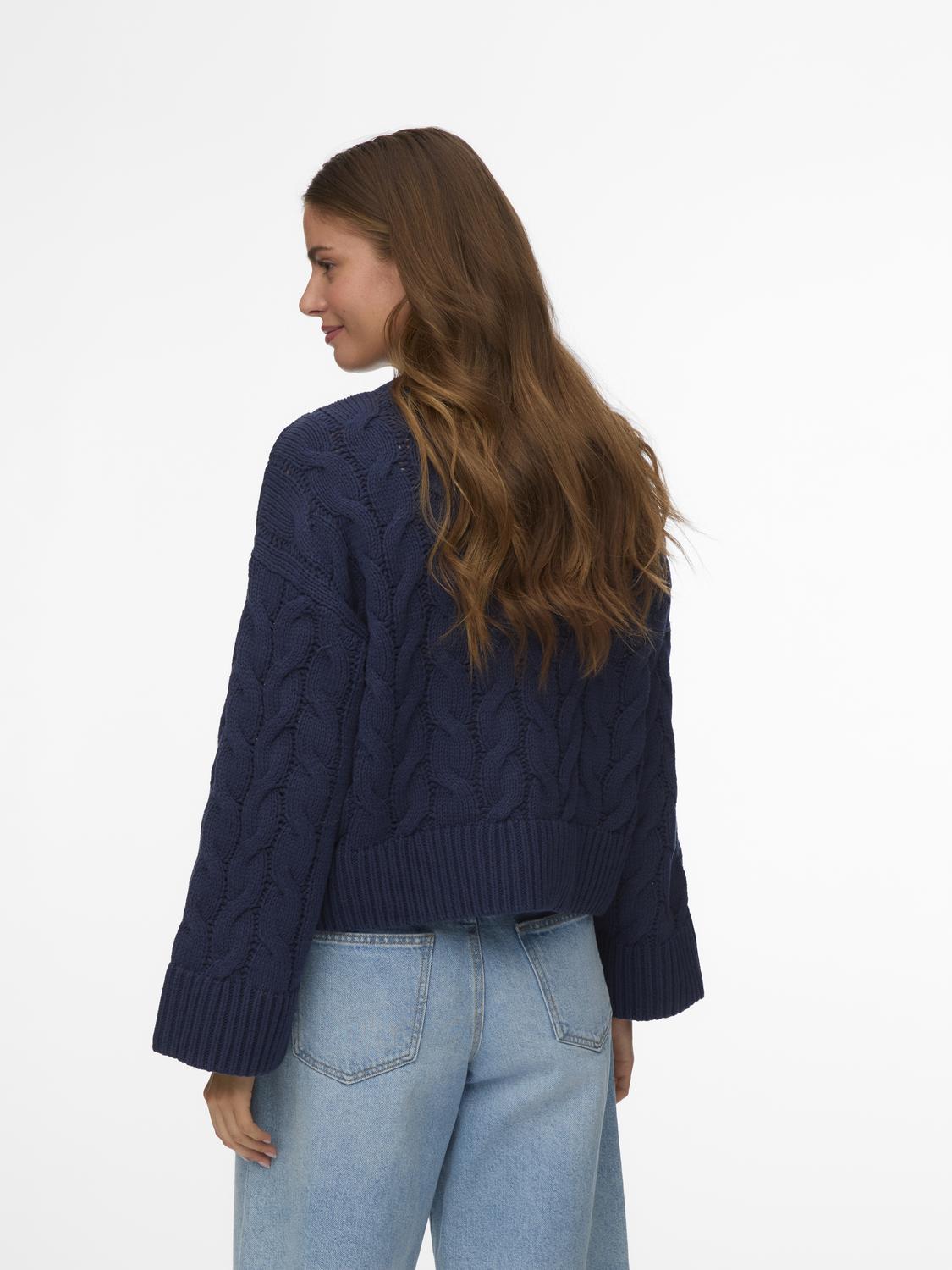 model_shot-back